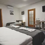 Pod Radnici 3*